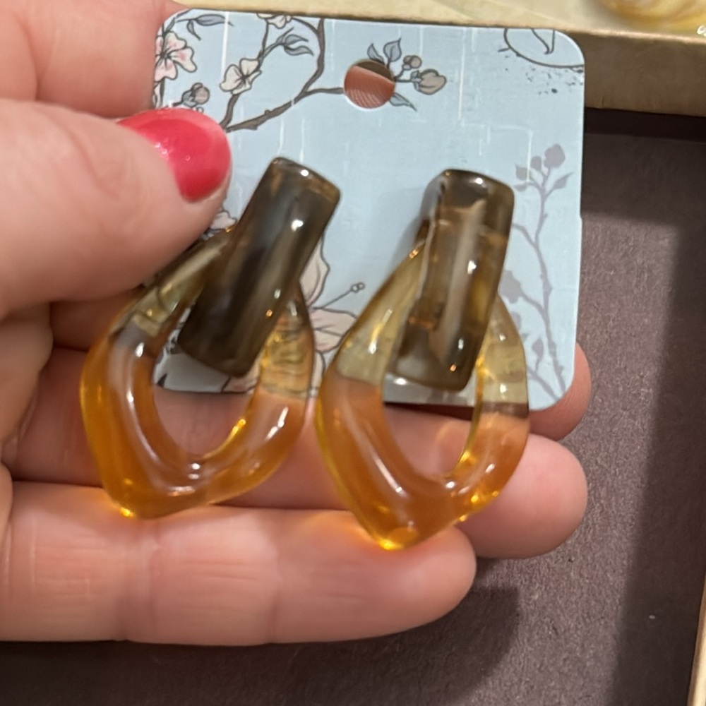 ๐ 3/$10 Greige light brown Transparent Acrylic Door Knocker Earrings - Picture 3 of 3